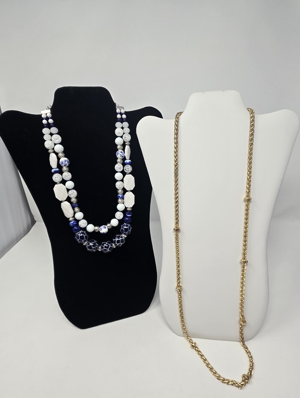 DANA BUCHMAN NECKLACE LOT SET OF 2 GOLD TONE LINK WHITE BLUE BEADS WOMEN OS